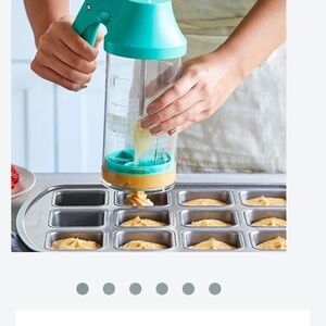 Pampered Chef BATTER MIXER & DISPENSER